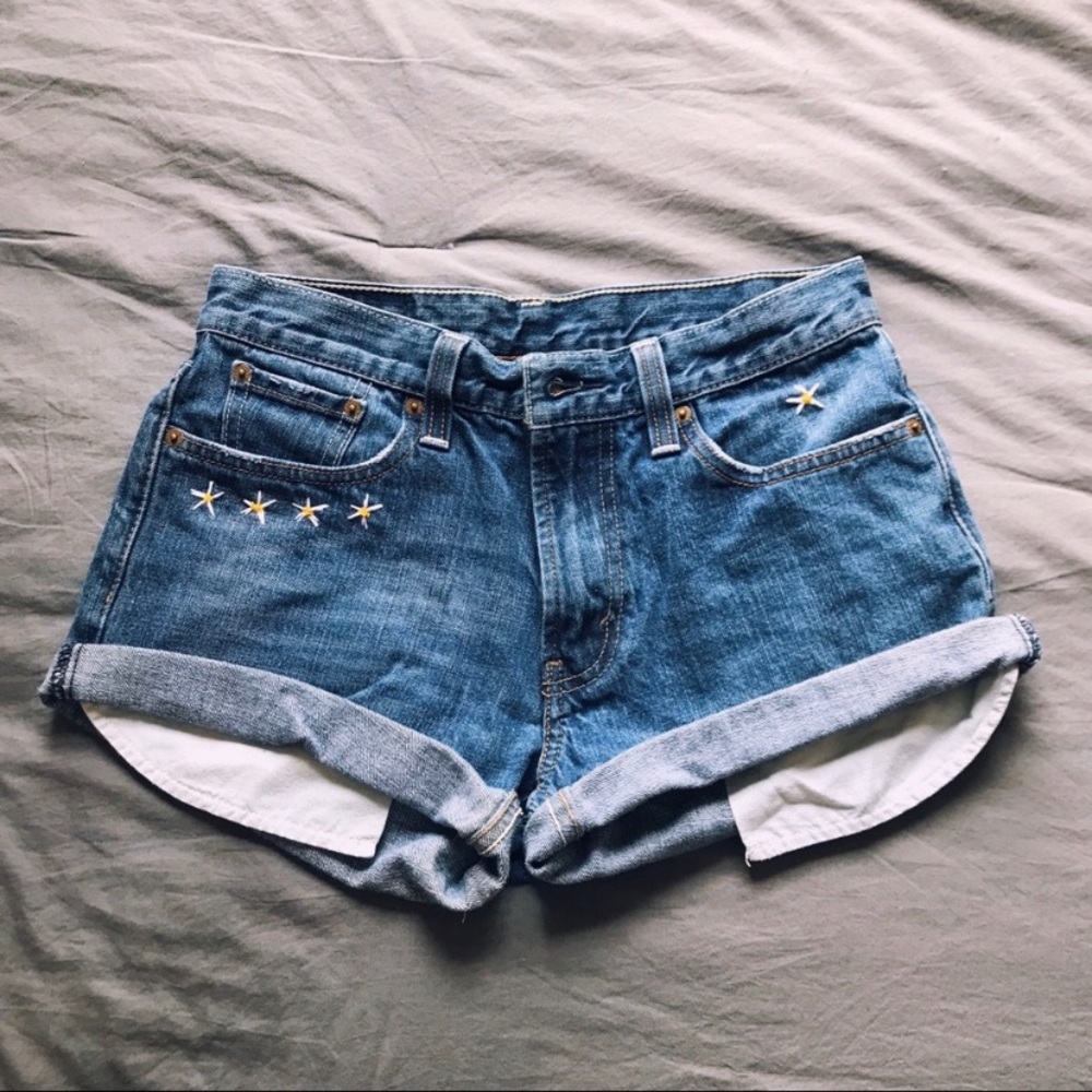 Levi’s 514 Daisy Denim Shorts